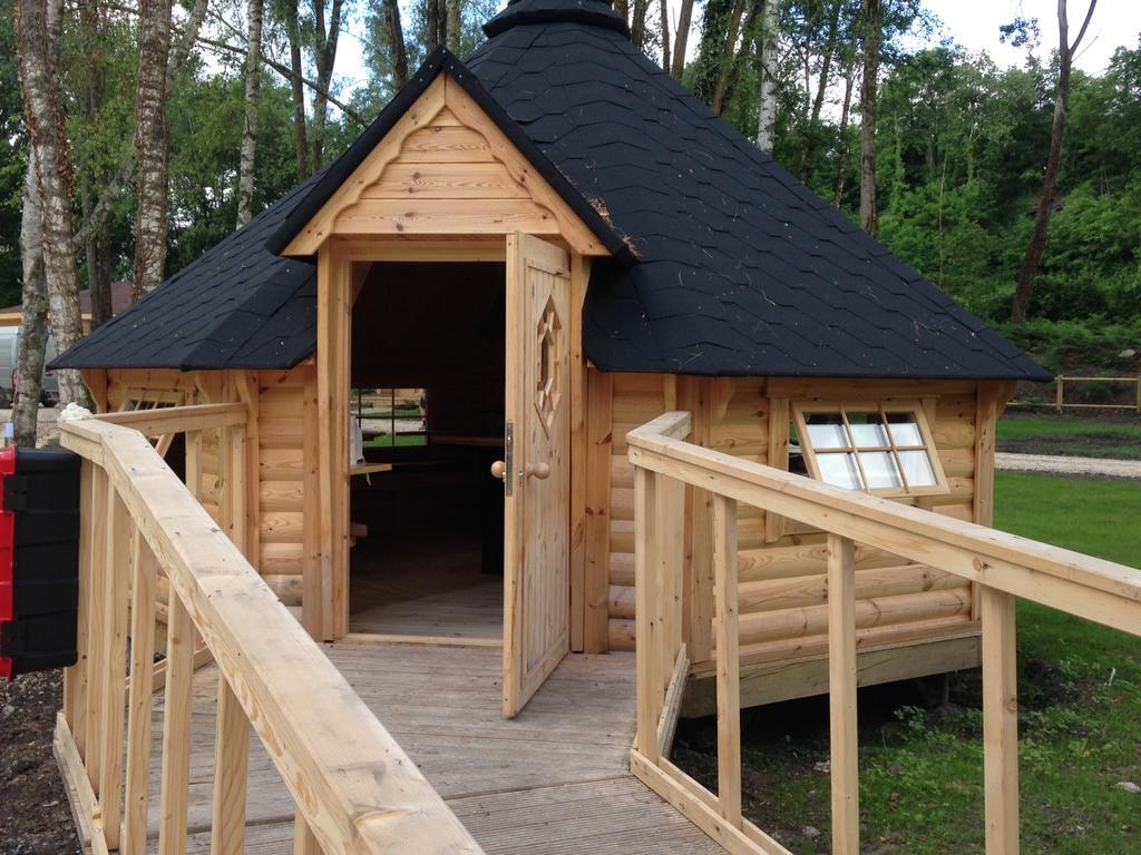 Le Petit Robinson Hotel Champvert Bagian luar foto