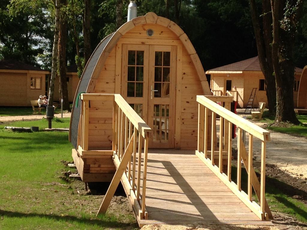 Le Petit Robinson Hotel Champvert Bagian luar foto