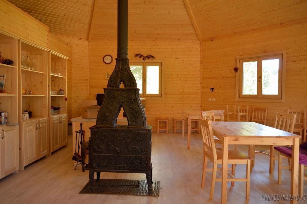 Le Petit Robinson Hotel Champvert Bagian luar foto
