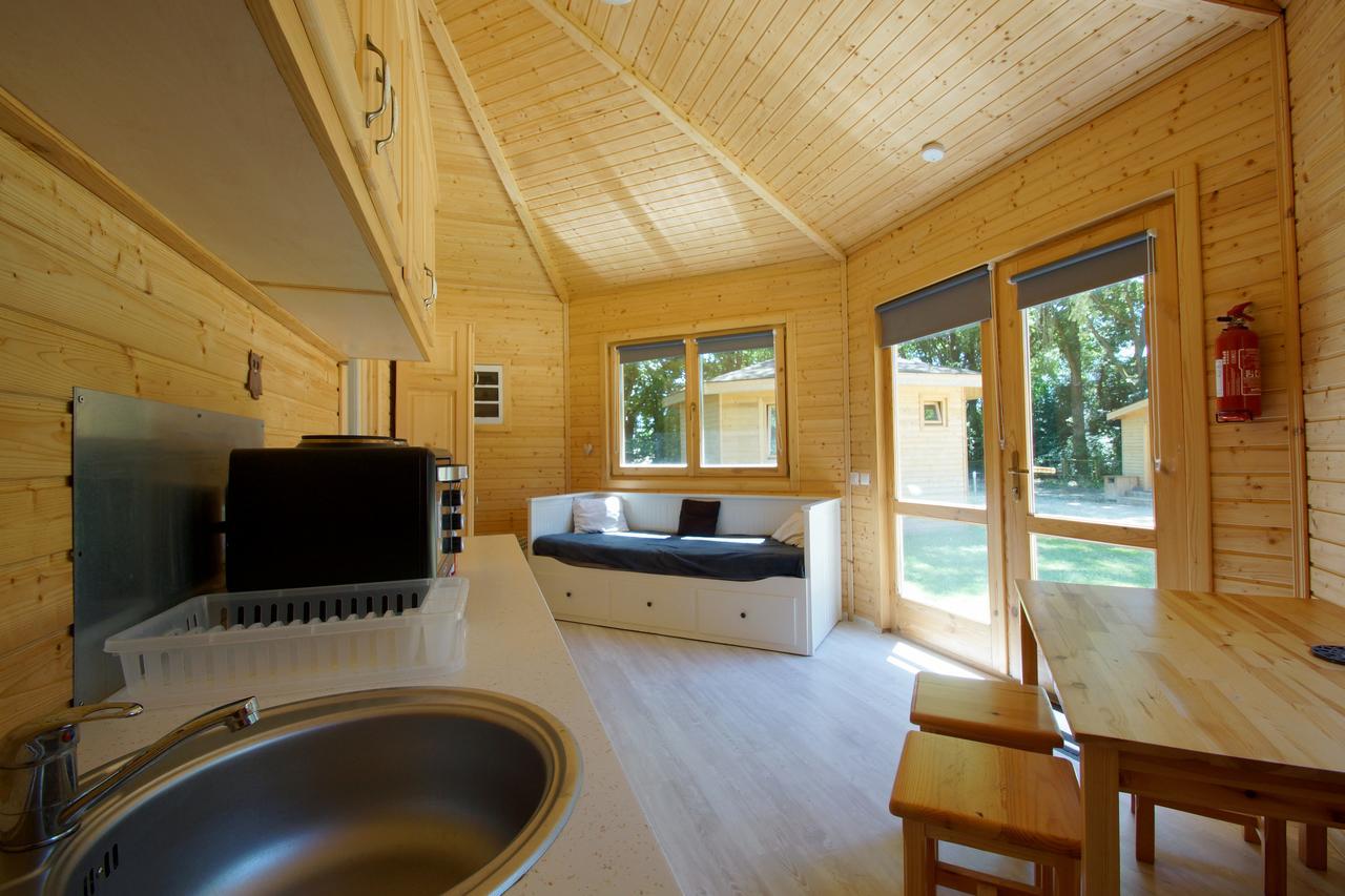 Le Petit Robinson Hotel Champvert Bagian luar foto
