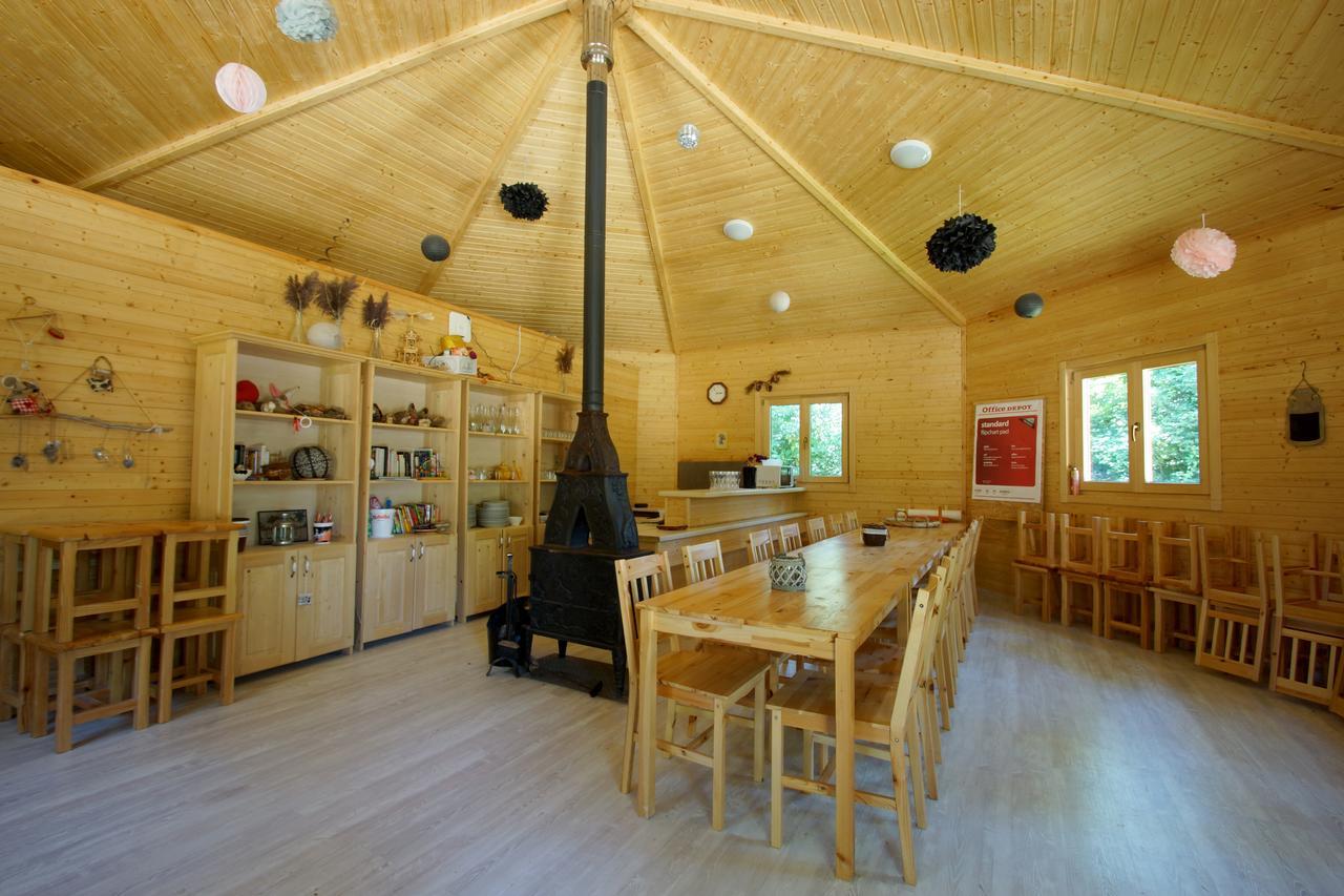 Le Petit Robinson Hotel Champvert Bagian luar foto