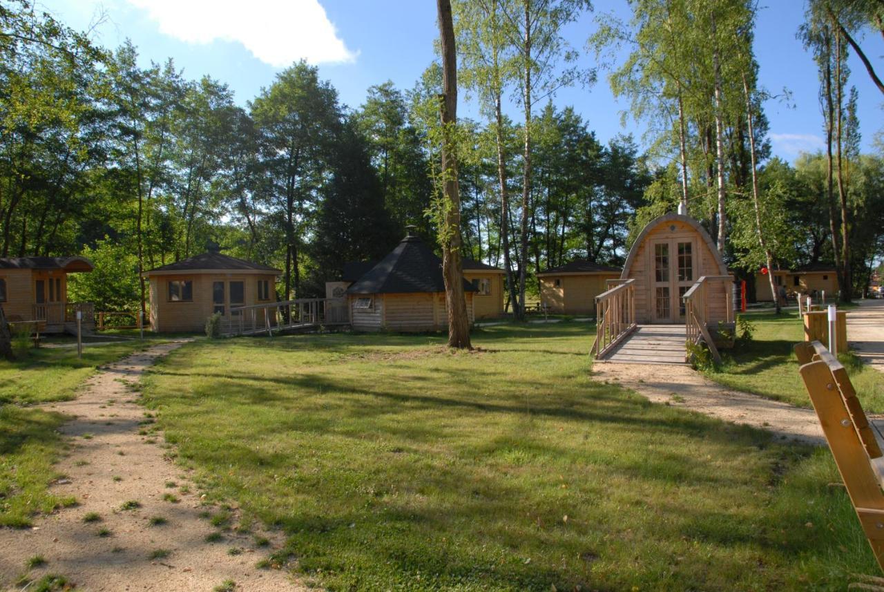 Le Petit Robinson Hotel Champvert Bagian luar foto