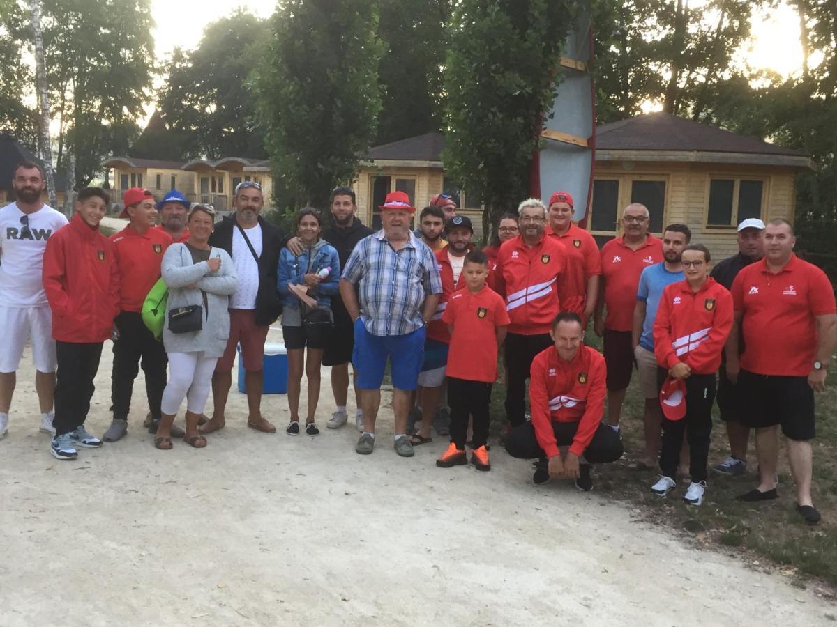 Le Petit Robinson Hotel Champvert Bagian luar foto