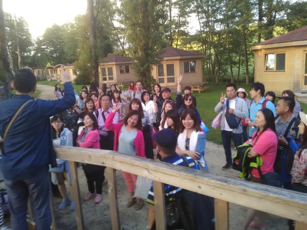 Le Petit Robinson Hotel Champvert Bagian luar foto